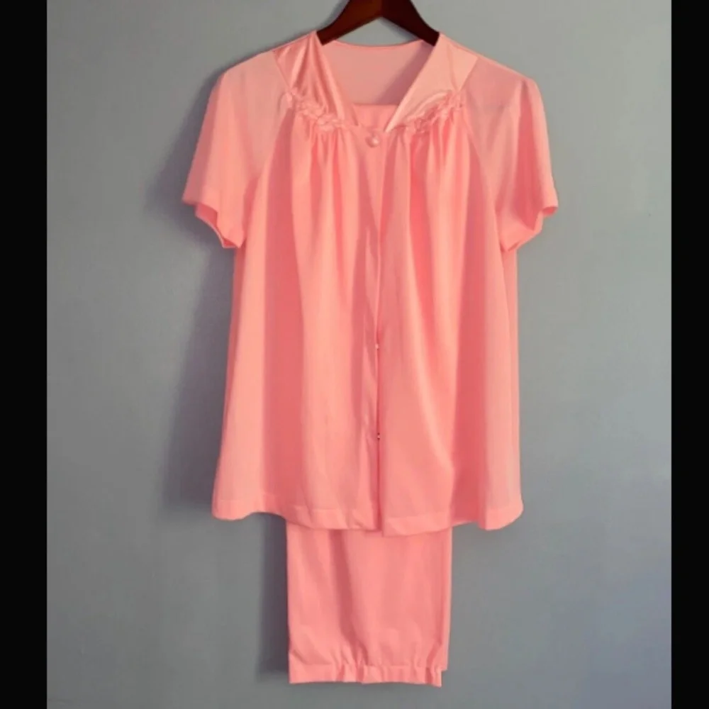 Vintage VANITY FAIR Coral Peach Pajama Set Size Small? Pajamas See Measurements